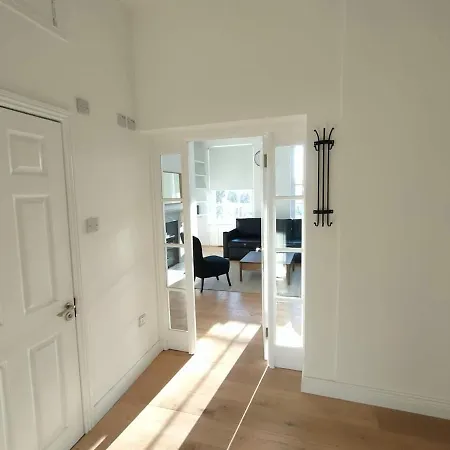 Lägenhet Modern And Spacious 2 Bed