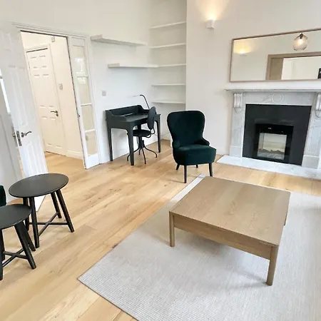 Modern And Spacious 2 Bed *