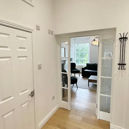 Modern And Spacious 2 Bed