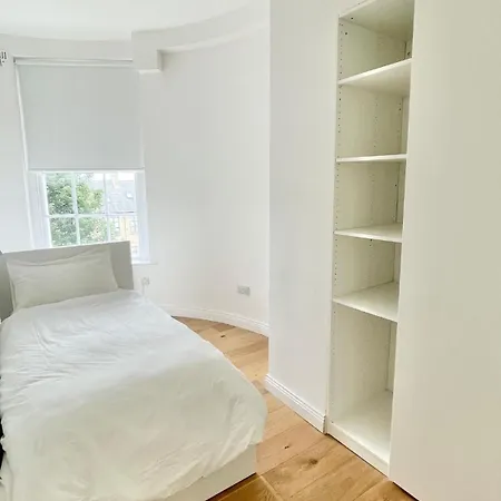 Modern And Spacious 2 Bed