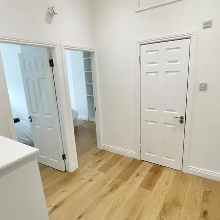 Lägenhet Modern And Spacious 2 Bed