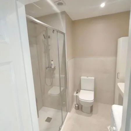 Modern And Spacious 2 Bed *