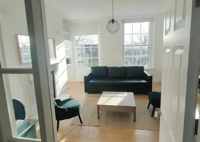 Apartment Modern And Spacious 2 Bed *