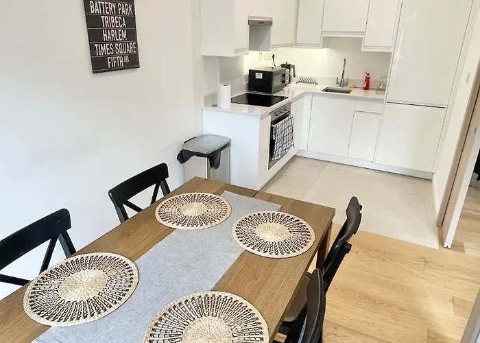 Modern And Spacious 2 Bed Appartement *